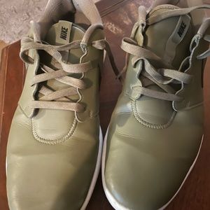 Men’s size 11 Nike golf shoes